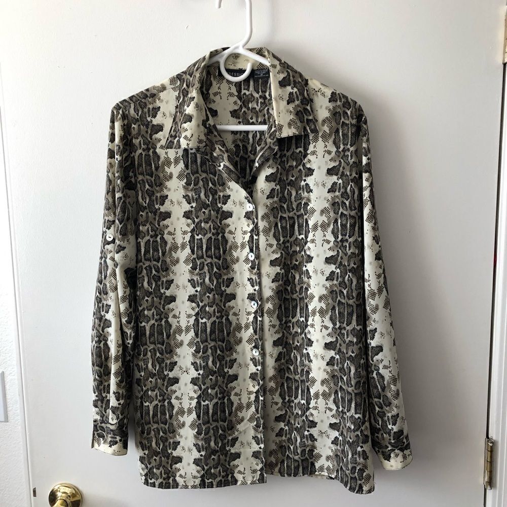 Snakeskin Print  blouse size M   EUC